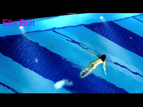 ❤️ لا أستطيع التوقف عن المشاهدة ، تم القبض على شقراء شابة تسبح عارية في مسبح منتجع ELLA BOLT يمارس الجنس مع الفيديو